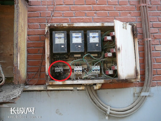 烧毁的电表 王潇 摄