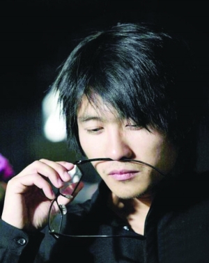 经认证的韩寒乐队的新浪微博账号"亭林镇独唱团"近日发博表示,韩寒