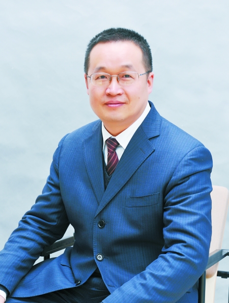 特邀嘉宾周生俊 重庆金夫人实业有限公司董事长  特邀嘉宾鹿有忠