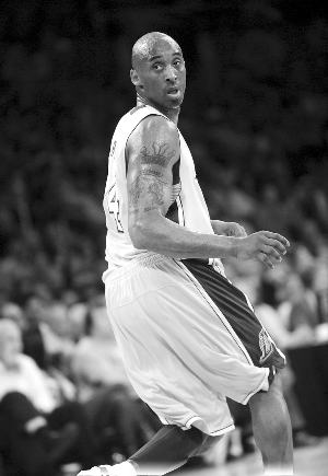 科比再神勇也无力单枪匹马拯救湖人布泽尔笑逐颜开加内特表现一般,没