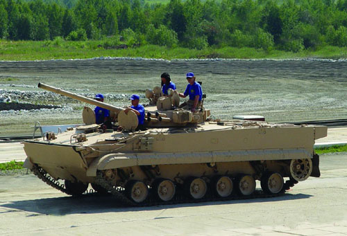 资料图:bmp-3步兵战车btr-80装甲车据俄罗斯"潜望镜2"网站5月16日报道