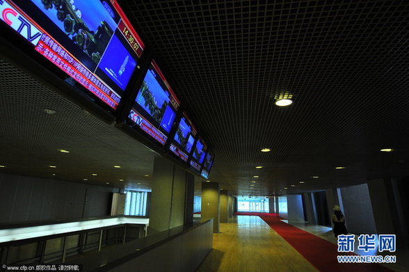 2012年6月1日,北京,央视新址大楼底层各个演播大厅门口通道.