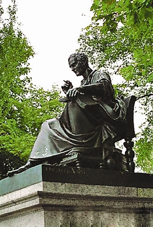 卢梭雕像◎ 刘小枫卢梭清楚知道,良好的道德风尚"不是法律制约的结果