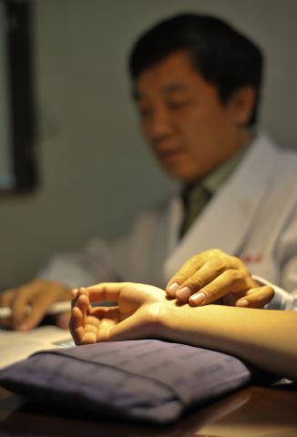 中医切脉图片,老中医把脉图片,切脉图片_大山谷图库