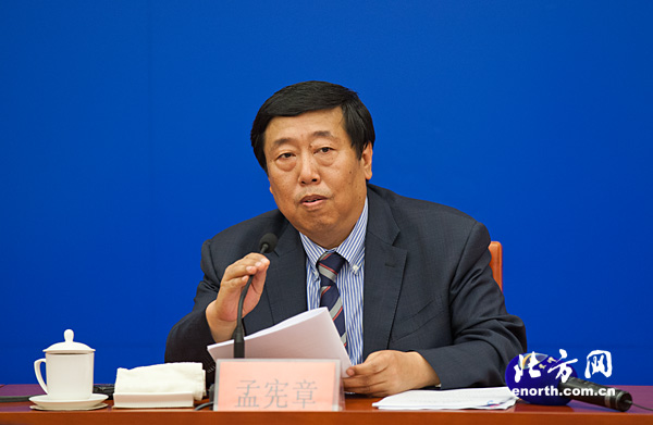 生态城管委会副主任孟宪章介绍生态城进展