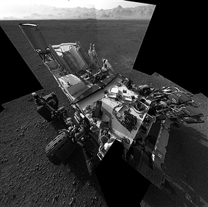 "美国火星探测车"好奇"号在登陆火星后两天,就开通了新浪微博,用中英