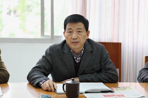 县大常委会党组书记,主任郑之彪在学习会议上讲话   11月19日,湖北