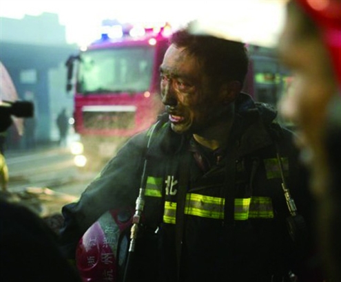 杭州萧山一厂房起火三名消防员不幸殉职