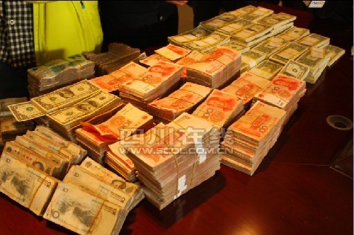 男子用人民币兑换"70万"美元被骗走280万