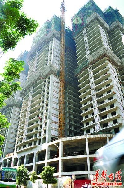 32层的"最牛高楼"屹立闹市区.