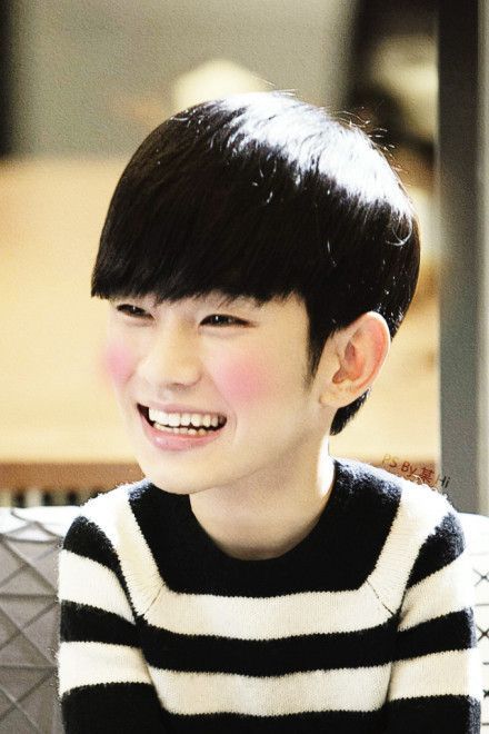 资讯中心 明星 金秀贤回归"来自星星的你"外星人超萌大头贴(图) 原