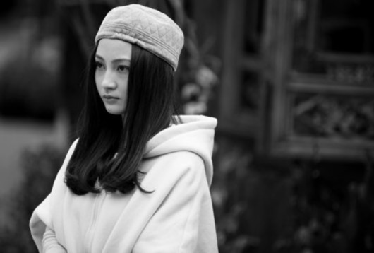 在《北京青年》重走青春的幸福之旅中,姚笛饰演的唐娇是个对爱情勇敢