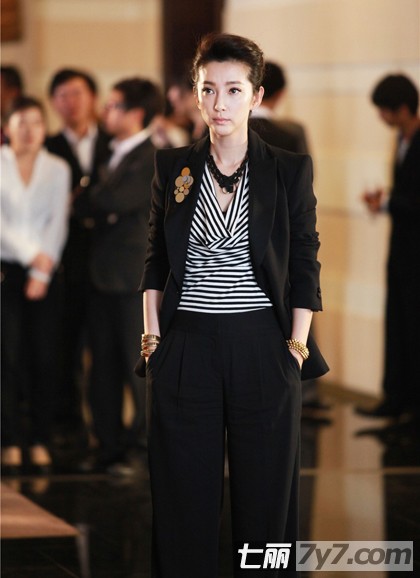 电影《我愿意》李冰冰性感百变服装 hold住孙红雷段奕宏