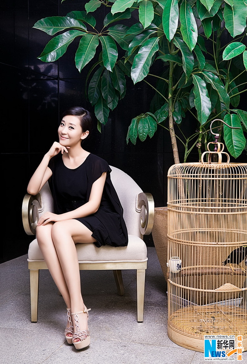 高清苗圃封面大片清新优雅展端庄灵动双重特质