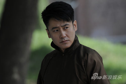 乱世书香吴秀波挑战三重身份图