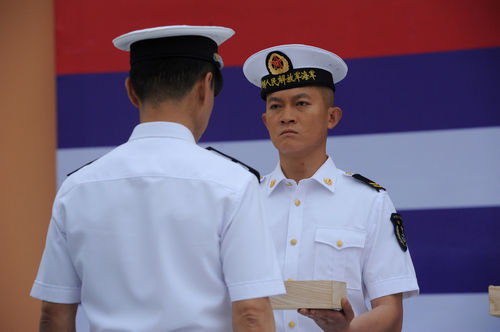 蒋小鱼被授予火蓝匕首