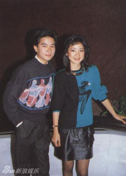 邓丽君60冥寿蜡像换装 曝邓丽君与明星合影(图)