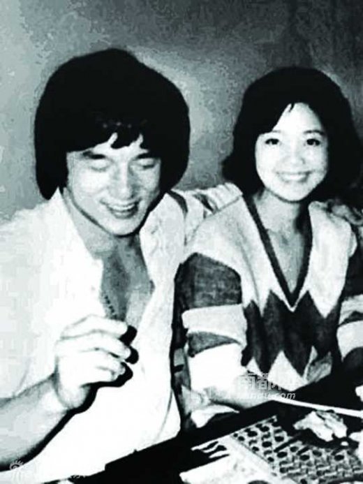 邓丽君60冥寿蜡像换装曝邓丽君与明星合影图