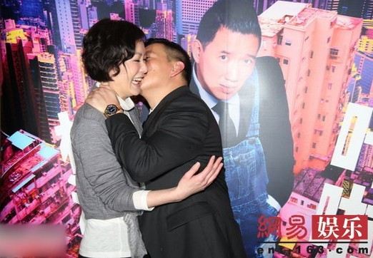 杜汶泽香港开show妻子田蕊妮助阵二人当众热吻