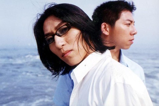 《我是歌手》羽泉夺冠引争议 罕见少年旧照曝光