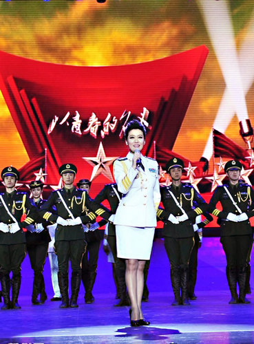 谭晶压轴总政60年大庆演出质朴语言表感恩