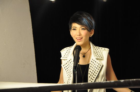 刘忻新歌mv花絮曝光古装男神陈晓演男友