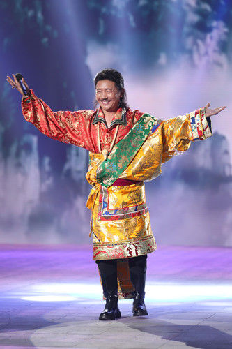 容中尔甲故乡梦抢滩岁末旺姆潘玮柏同台放歌